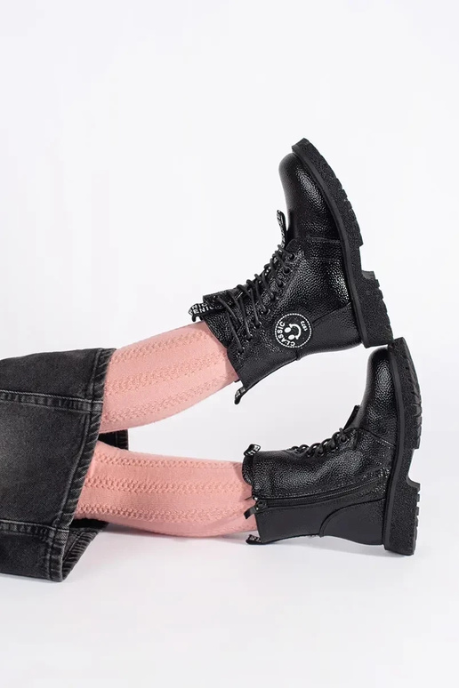 melnas krāsas mežģīņots zābaki...