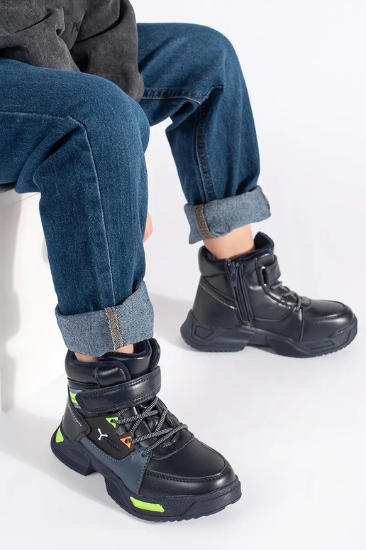 Augsts izolēts trzeIniki puicisks