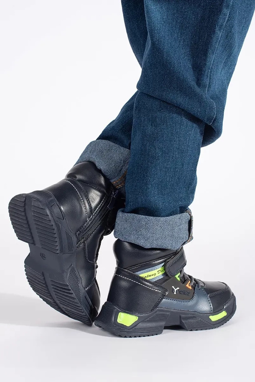 Augsts izolēts trzeIniki puicisks