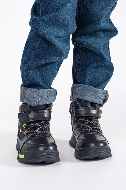 Augsts izolēts trzeIniki puicisks