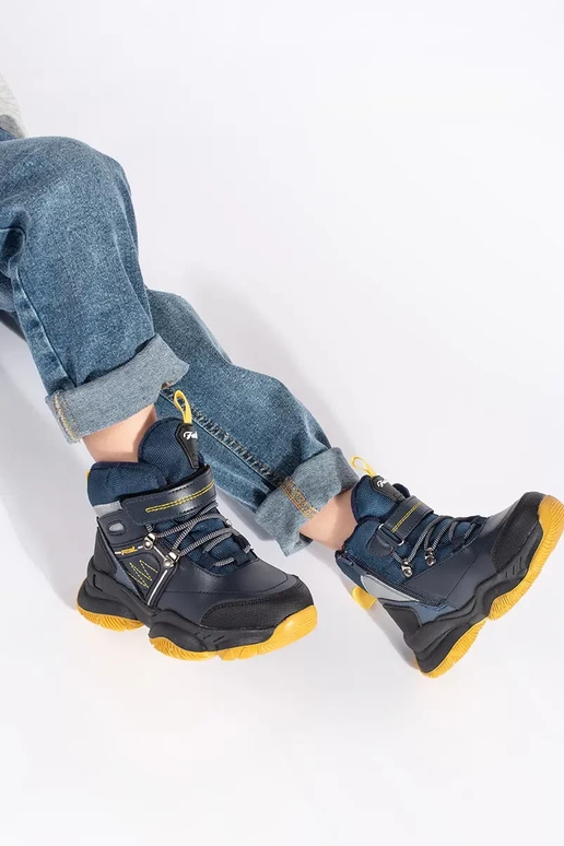 Augsts izolēts trzeIniki puicisks