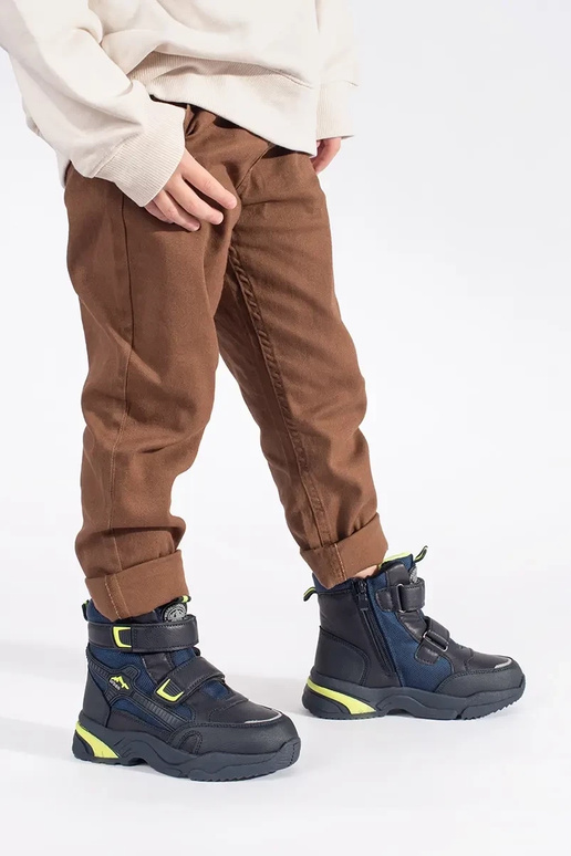 tumši zilas krāsas izolēts trzeIniki...