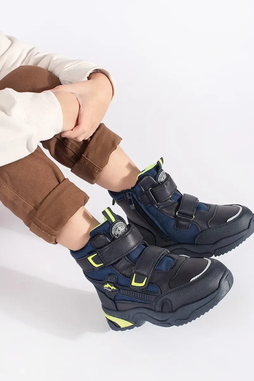 tumši zilas krāsas izolēts trzeIniki...