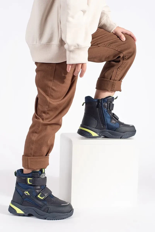 tumši zilas krāsas izolēts trzeIniki...