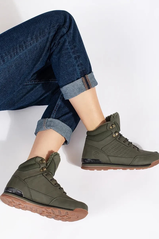 haki krāsas Trekinga apavi izolēts haki krāsas Trekinga apavi izolēts