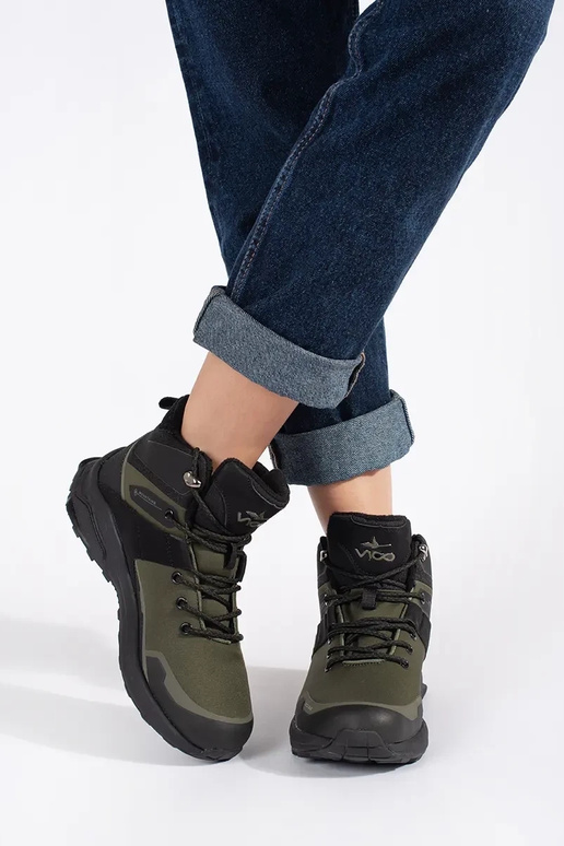 haki krāsas Trekinga apavi izolēts haki krāsas Trekinga apavi izolēts