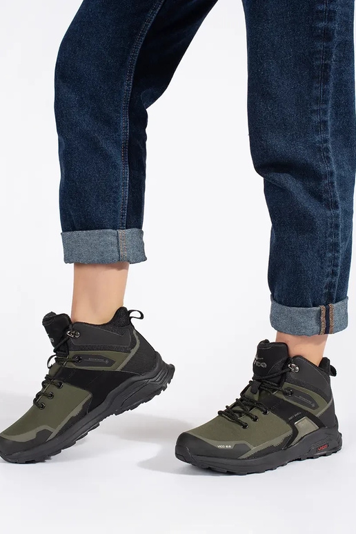 haki krāsas Trekinga apavi izolēts haki krāsas Trekinga apavi izolēts
