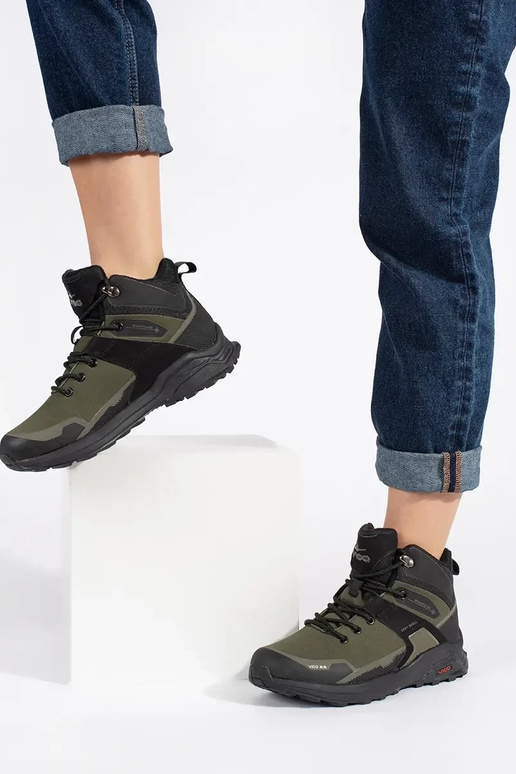 haki krāsas Trekinga apavi izolēts haki krāsas Trekinga apavi izolēts