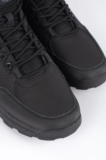 melnas krāsas trekings... 2