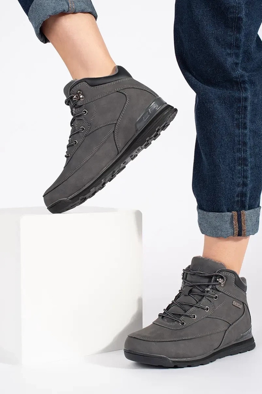 Pelēkas krāsas izolēts zābaki Pelēkas krāsas izolēts zābaki