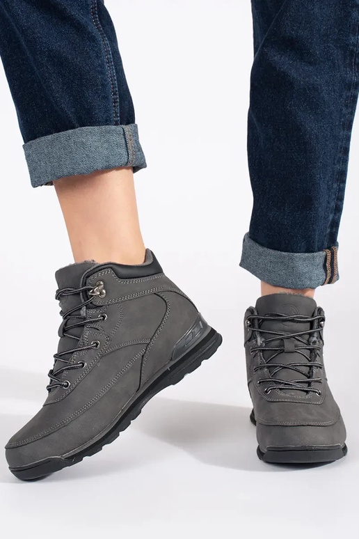 Pelēkas krāsas izolēts zābaki Pelēkas krāsas izolēts zābaki