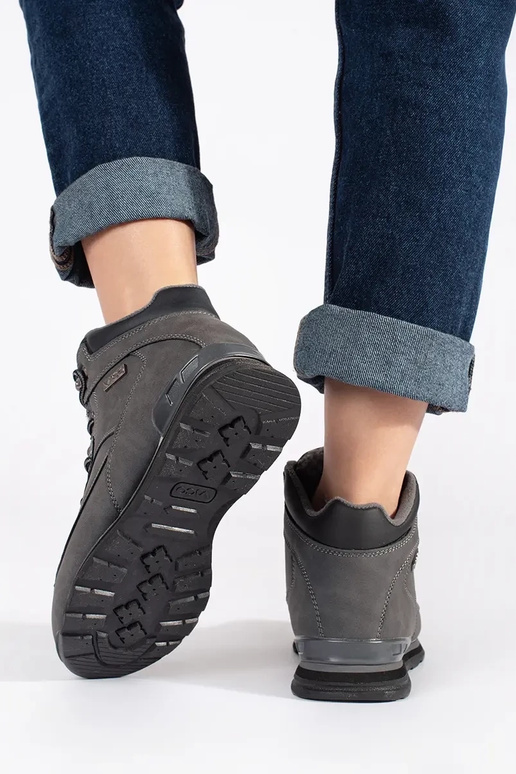 Pelēkas krāsas izolēts zābaki Pelēkas krāsas izolēts zābaki