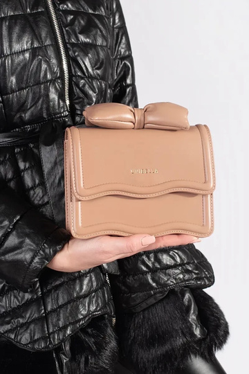 Tā irz bēšs eleganta... 2