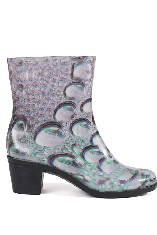 Gumijas apavi In krople uz...