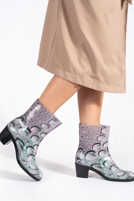 Gumijas apavi In krople uz...