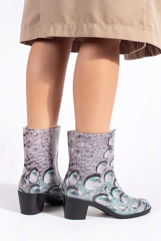 Gumijas apavi In krople uz...