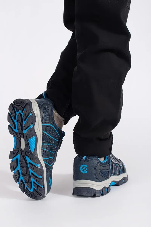 tumši zilas krāsas puicisks sporta...