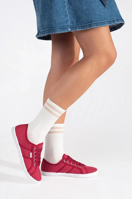 Sarkani zemi sieviešu zābaki