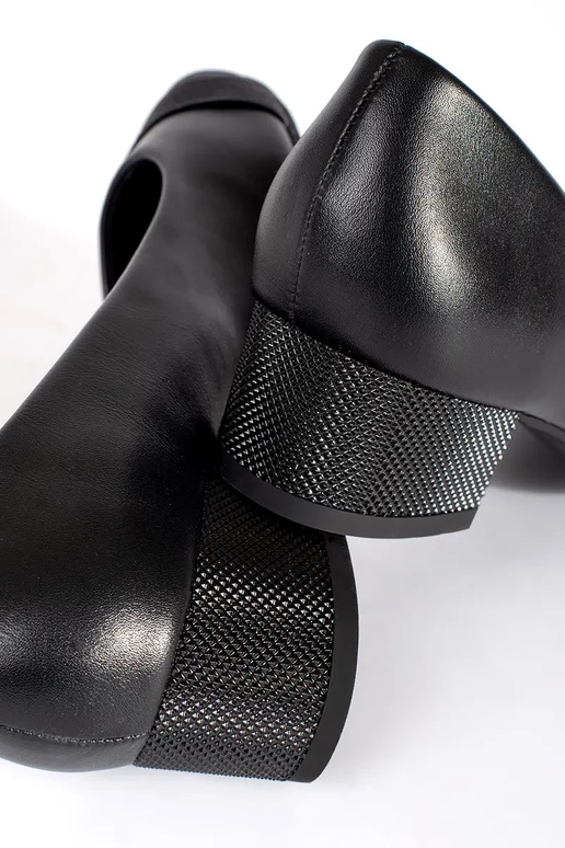 Sieviešu augstpapēžu apavi ar zemu...