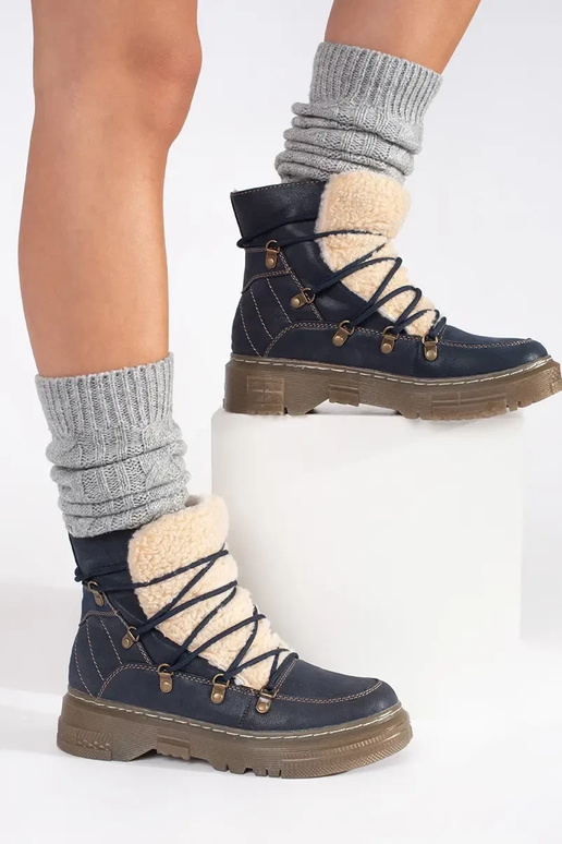 Tumši zilgani izolēti zābaki ar... Tumši zilgani izolēti zābaki ar...