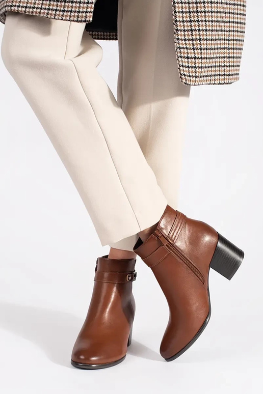 Brūni ādas sieviešu zābaki uz papēža...