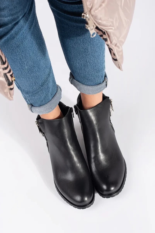 Melni plakanie apavi sievietēm