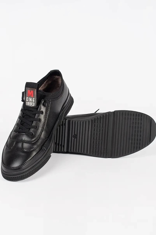 Melnas siltās sporta kurpes