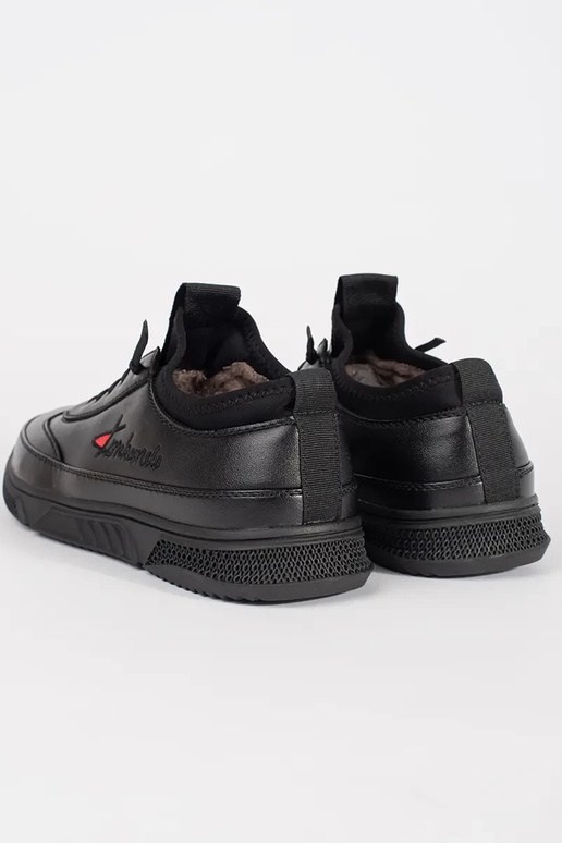 Melnas siltās sporta kurpes