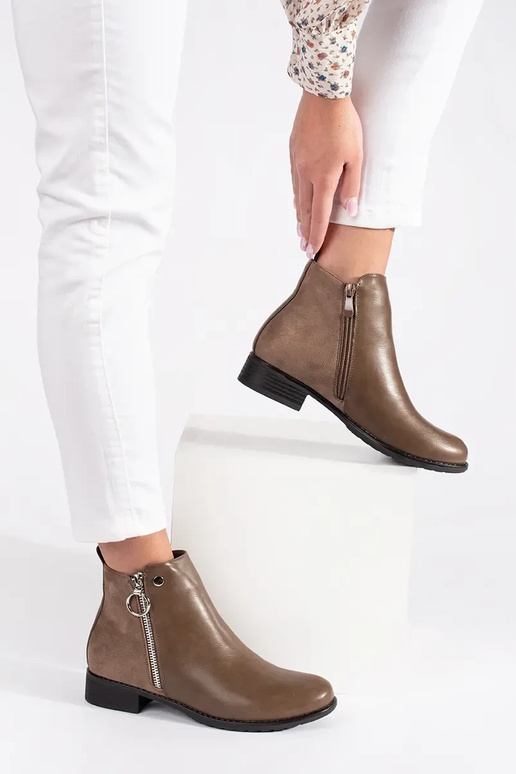 Brūni dzīvokļa apavi ar sprādzi