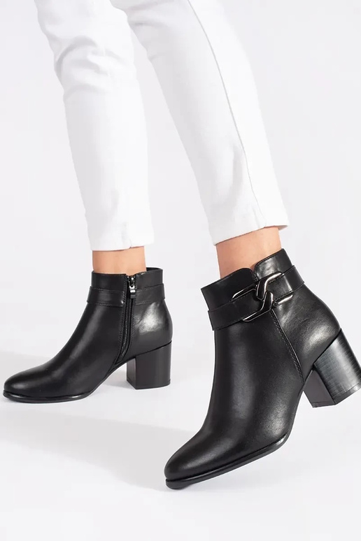 Melni apavi Sergio Leone uz augstiem...