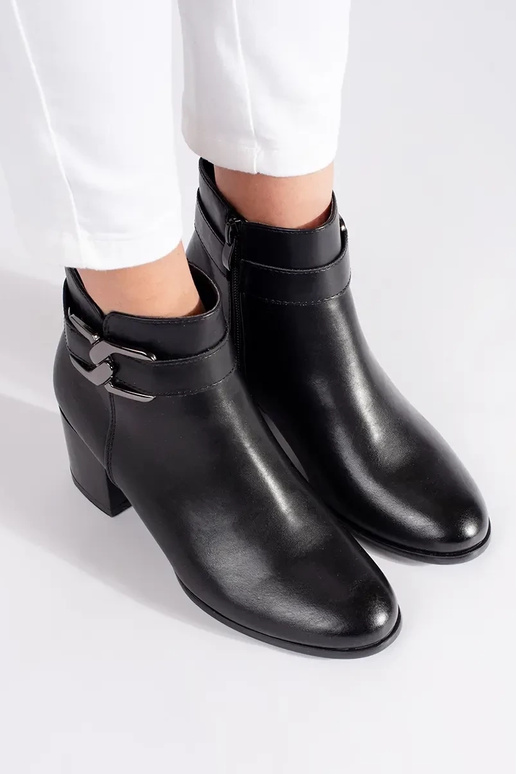 Melni apavi Sergio Leone uz augstiem...