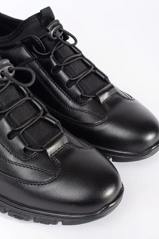 Melnas zemas sporta kedas