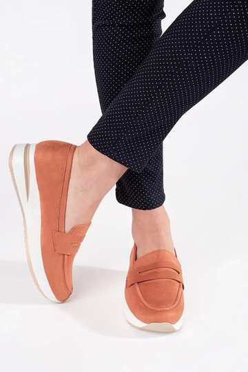 Sarkana krāsa augstpapēžu... 2