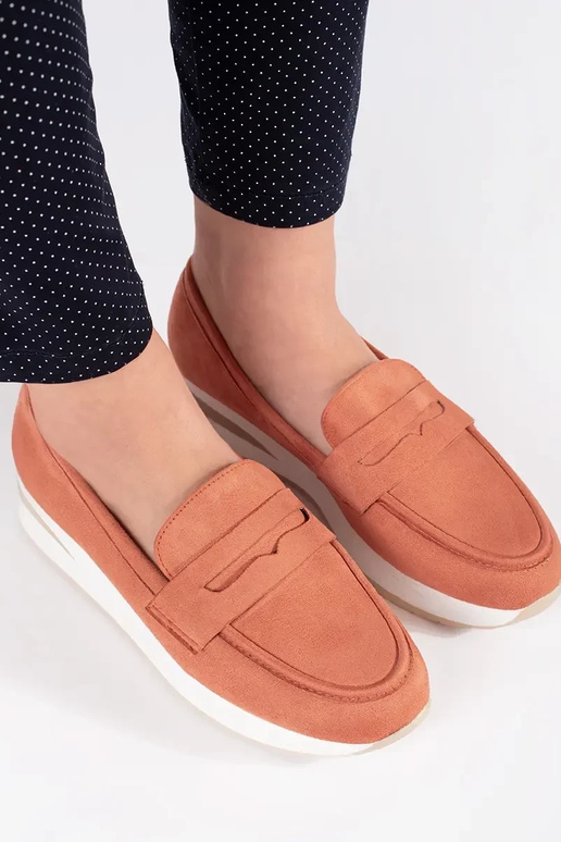 Sarkana krāsa augstpapēžu kurpes no...