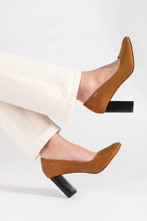 brūni augstpapēžu kurpes uz papēža brūni augstpapēžu kurpes uz papēža