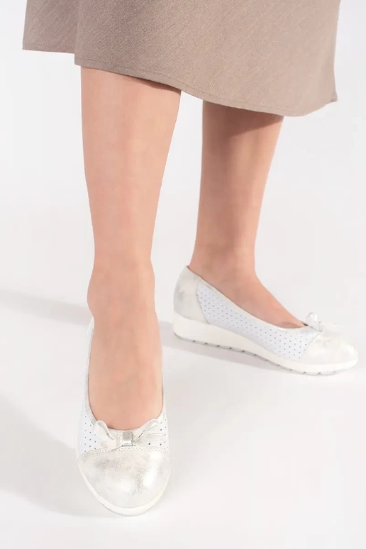 Zelta mokasīni no zamša ar ķēdi