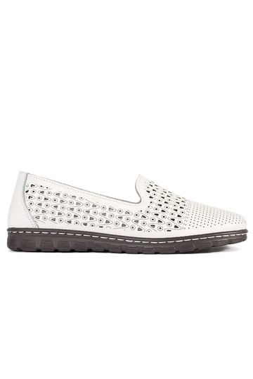 Baltas caurspīdīgas puszābaki