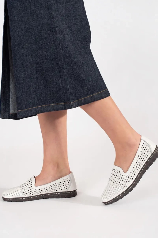 Baltas caurspīdīgas puszābaki