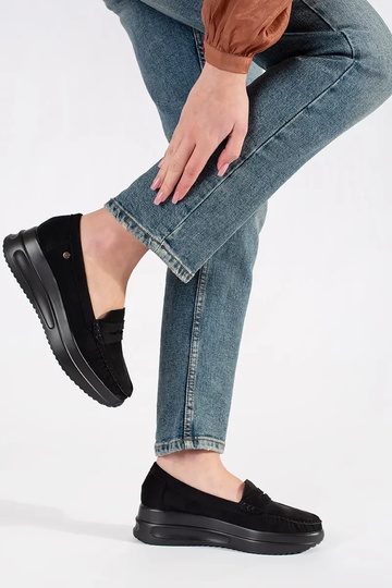 Baltas ar zilu baseina čības 2