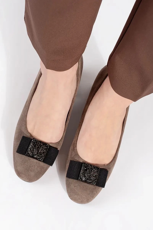 Smilšu krāsas kurpes uz papēža ar...