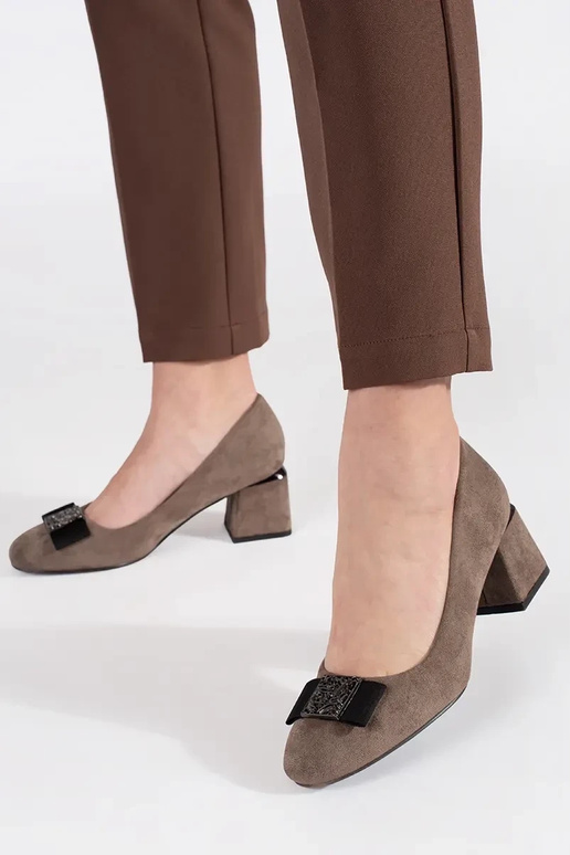 Smilšu krāsas kurpes uz papēža ar...