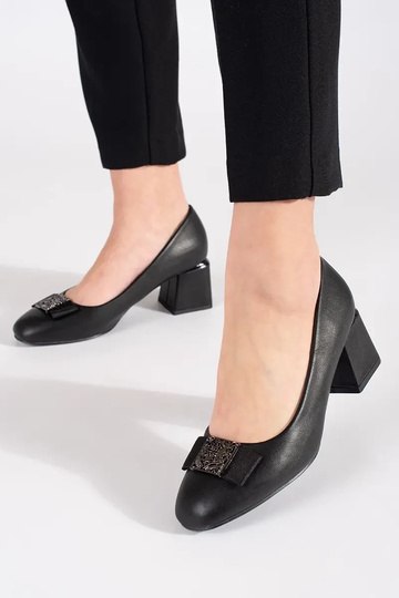 Melni kurpes uz papēža 2