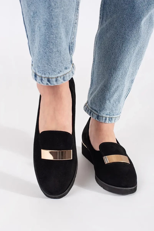 Melni pussoļi uz platformas