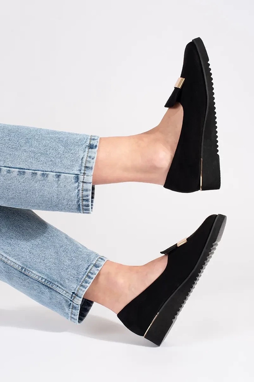 Melni pussoļi uz platformas