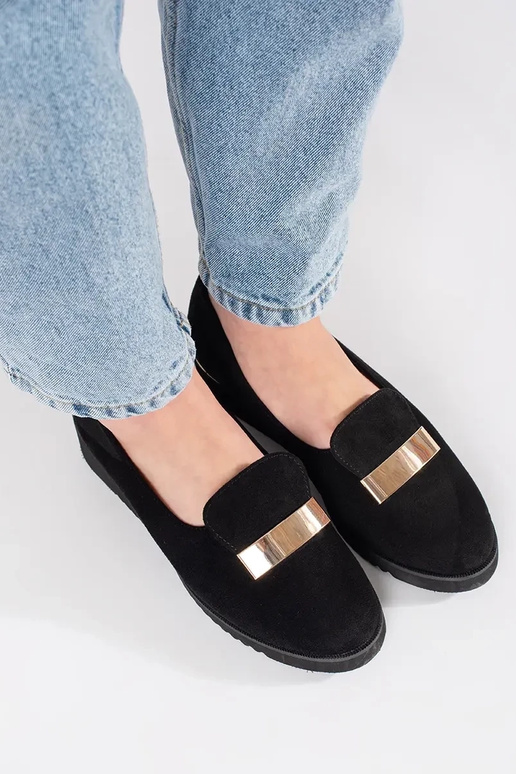 Melni pussoļi uz platformas