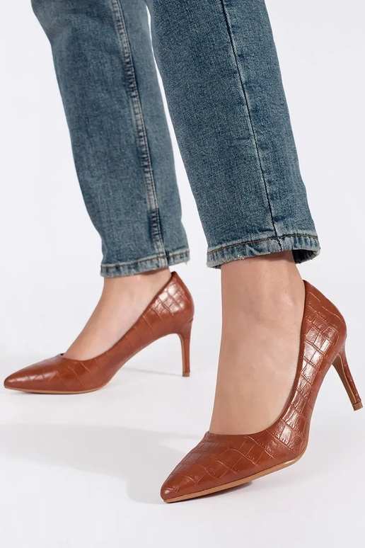 brūni augstpapēžu apavi