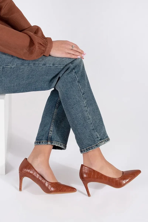 brūni augstpapēžu apavi