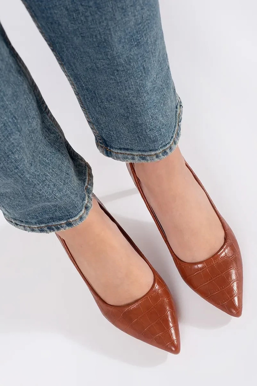 brūni augstpapēžu apavi