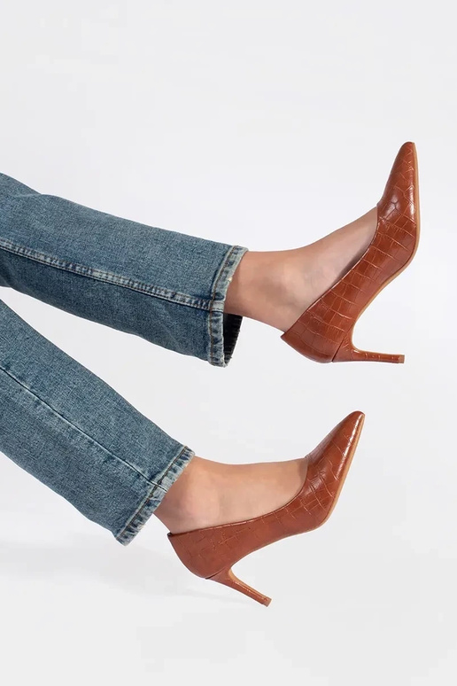 brūni augstpapēžu apavi