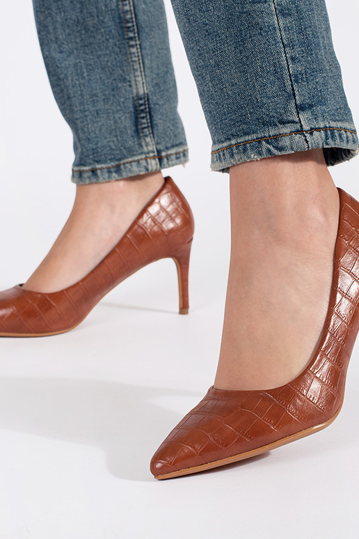 brūni augstpapēžu apavi